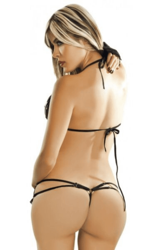 Mujer usando un set de dos piezas sexy negro de lencería, disponible en La Casa de las Bromas, Panamá.