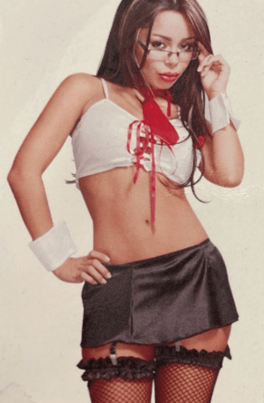 Mujer con set de secretaria sensual disponible en Panamá – Sex Shop La Casa de las Bromas.
